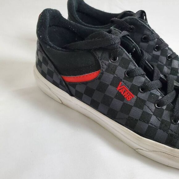 Vans Black Checkerboard Skate Shoes Youth 6.5 / Women’s 8 Black Red Low Top Snea - Picture 2 of 10